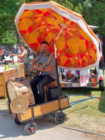 Emelkoen bruist  19 - Reuze Rommelmarkt met Boeken-, Vinyl- en CD‑Beurs in Humelgem 